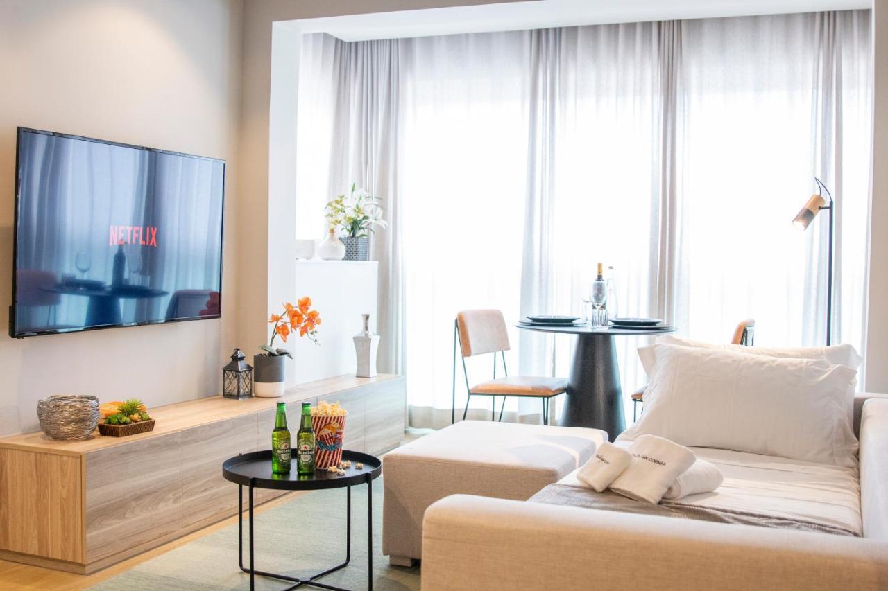 Apartamento Moderno Em Pinheiros | Piscina | Ac